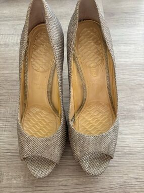 Enzo Angiolini Women's silver sparkle Peep-Toe heels size 7